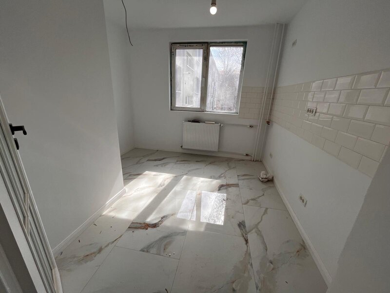 1 Decembrie 1918, langa metrou,