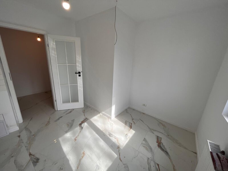 1 Decembrie 1918, langa metrou,