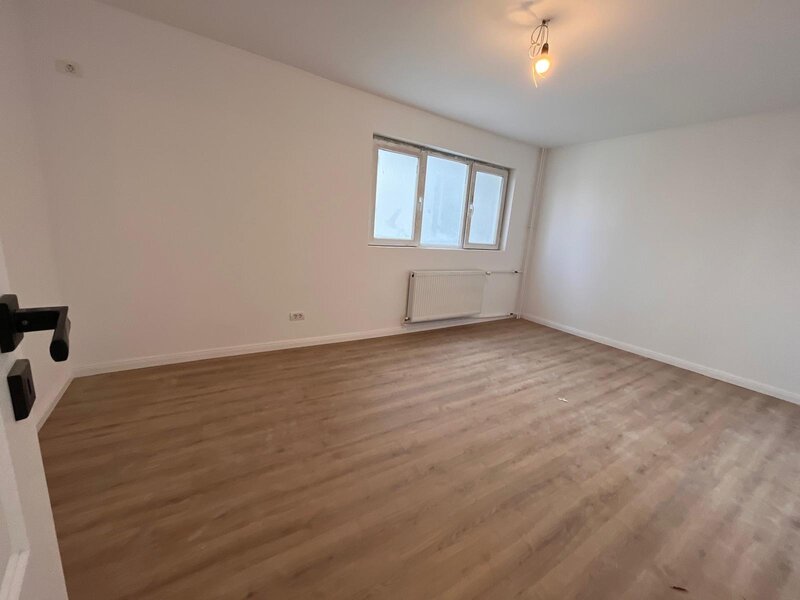 1 Decembrie 1918, langa metrou,